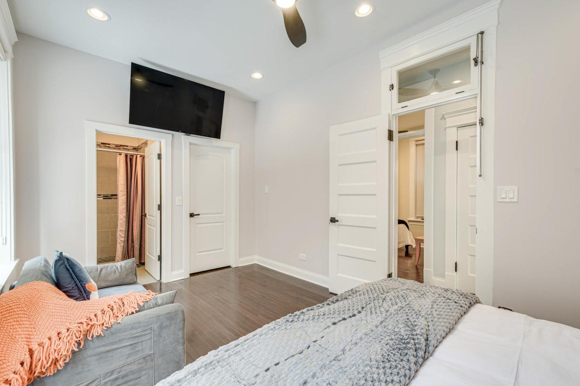 Spacious Condo With Deck About 3 Mi To Downtown Chicago! Εξωτερικό φωτογραφία