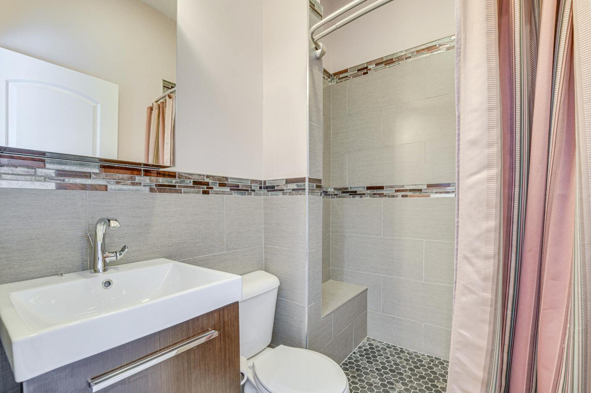 Spacious Condo With Deck About 3 Mi To Downtown Chicago! Εξωτερικό φωτογραφία