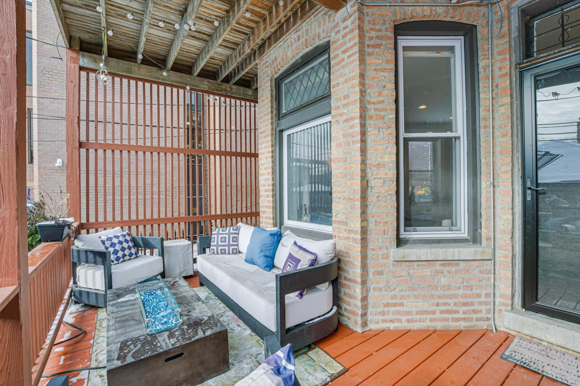 Spacious Condo With Deck About 3 Mi To Downtown Chicago! Εξωτερικό φωτογραφία